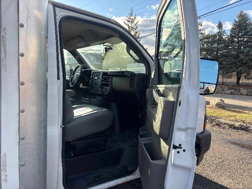 Light Duty Box Truck-Light and Medium Duty Trucks-GMC-2022-Savana G33903-Kearny-NJ-23,042\n\t\tmiles-$ 47,750 - Image 20