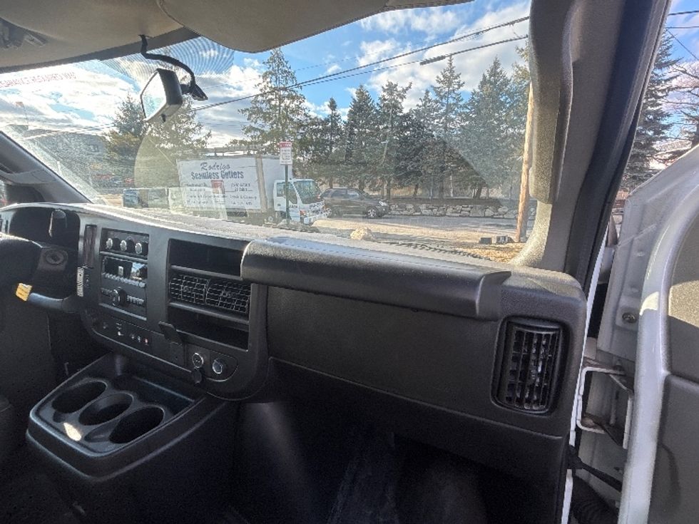 Light Duty Box Truck-Light and Medium Duty Trucks-GMC-2022-Savana G33903-Kearny-NJ-23,042\n\t\tmiles-$ 47,750 - Image 21