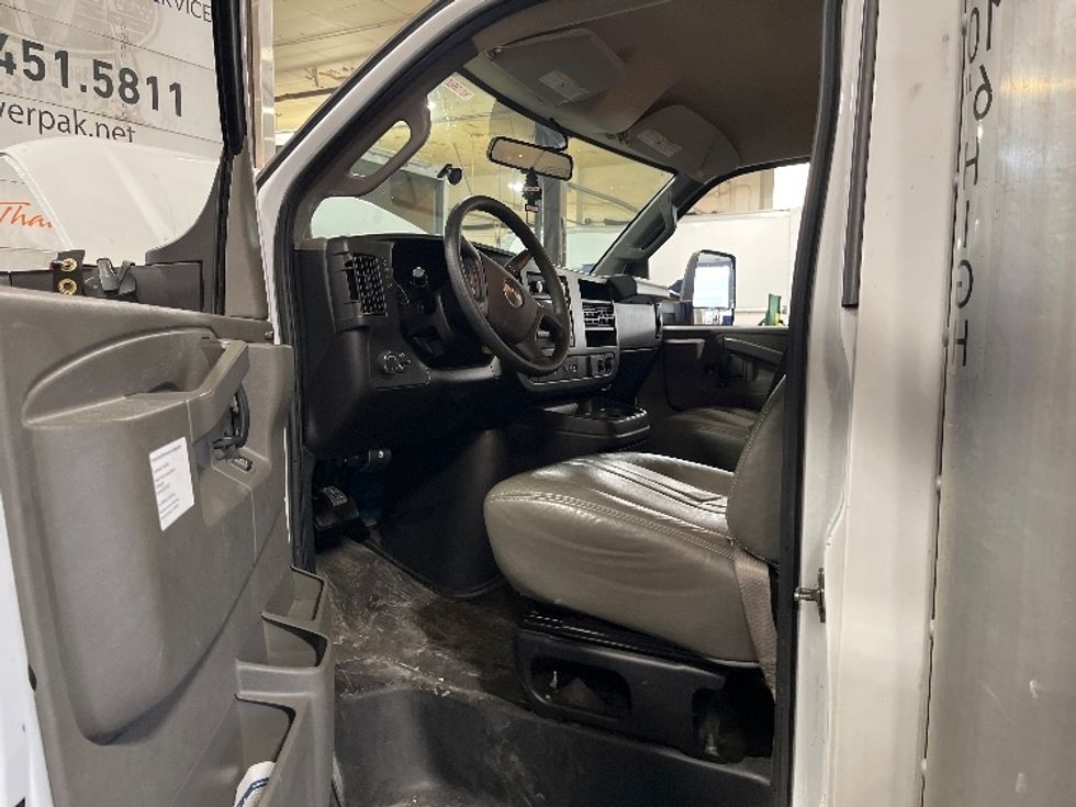 Light Duty Box Truck-Light and Medium Duty Trucks-GMC-2022-Savana G33903-Kearny-NJ-31,038\n\t\tmiles-$ 47,000 - Image 16