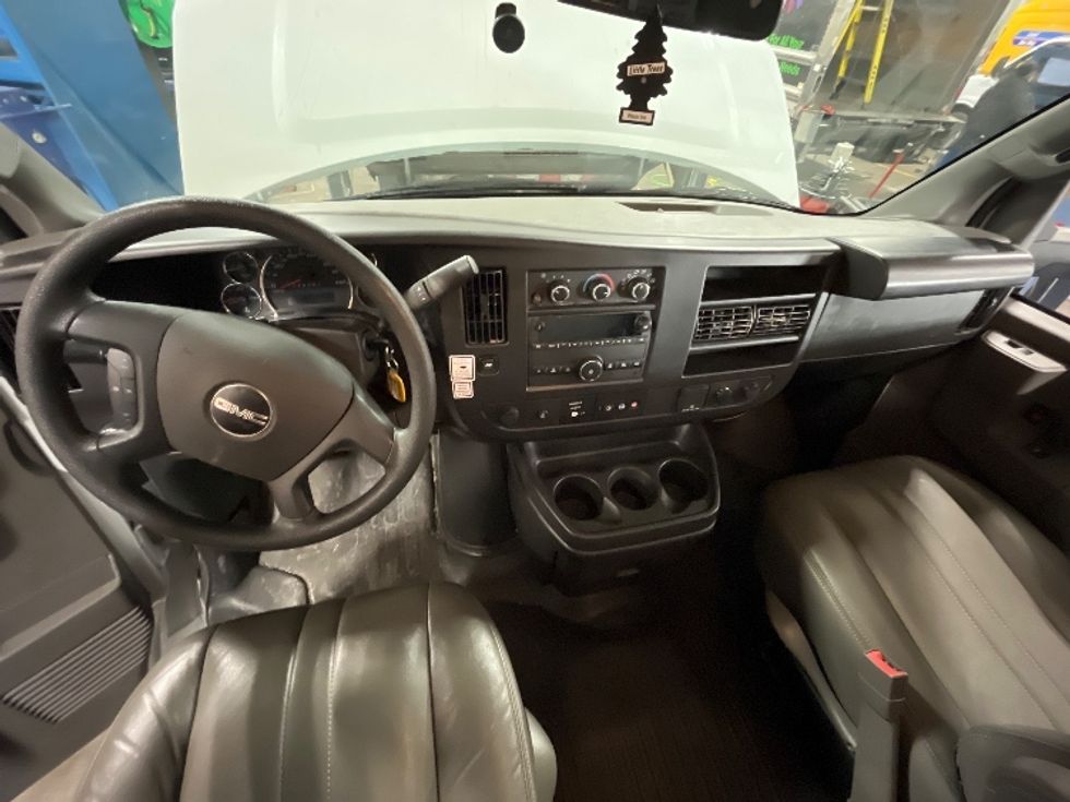 Light Duty Box Truck-Light and Medium Duty Trucks-GMC-2022-Savana G33903-Kearny-NJ-31,038\n\t\tmiles-$ 47,000 - Image 17