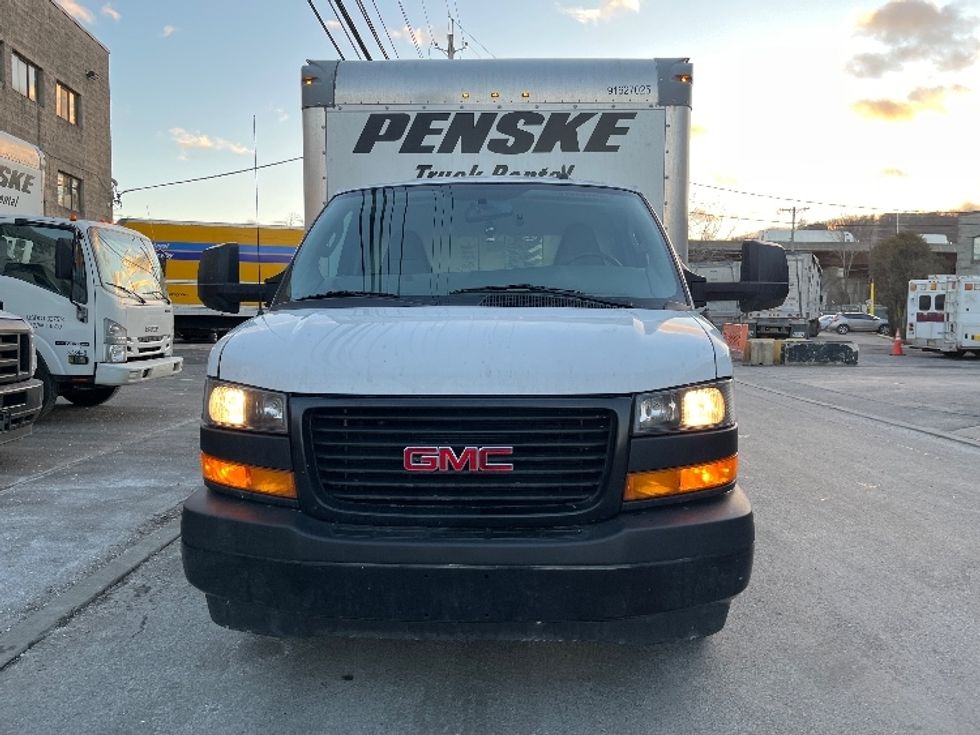 Light Duty Box Truck-Light and Medium Duty Trucks-GMC-2022-Savana G33903-Kearny-NJ-31,038\n\t\tmiles-$ 47,000 - Image 2