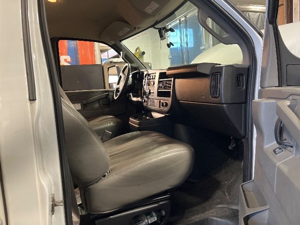 Light Duty Box Truck-Light and Medium Duty Trucks-GMC-2022-Savana G33903-Kearny-NJ-31,038\n\t\tmiles-$ 47,000 - Image 20