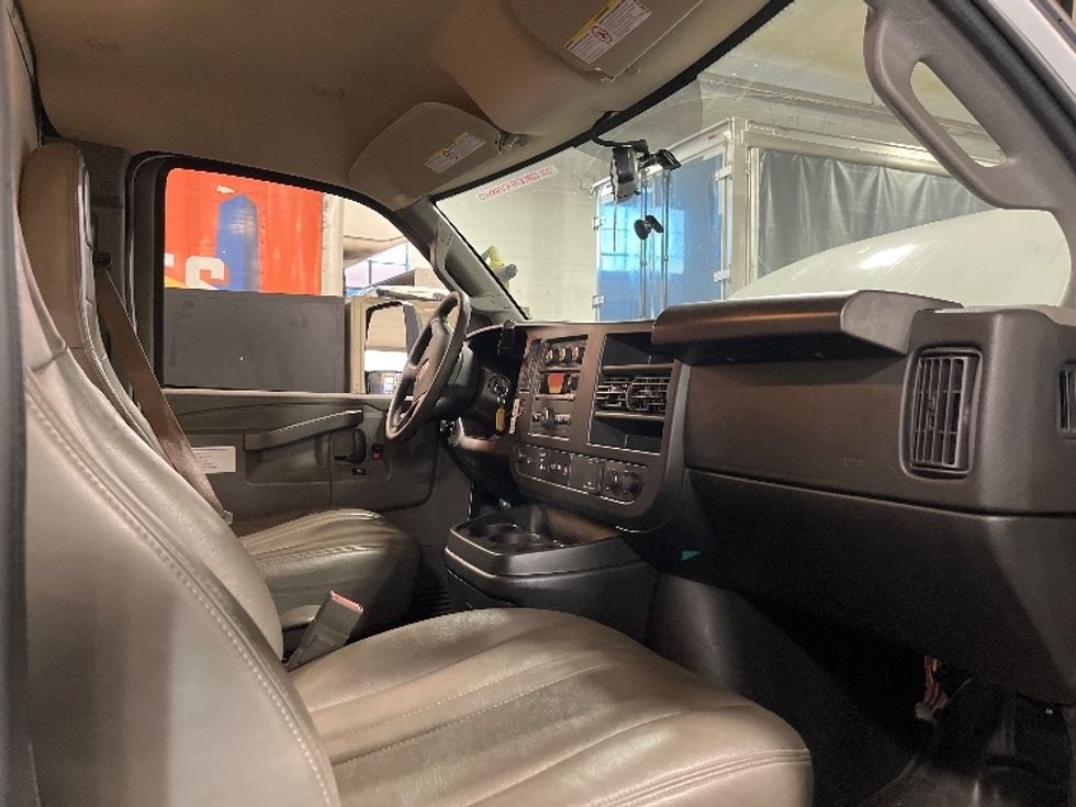 Light Duty Box Truck-Light and Medium Duty Trucks-GMC-2022-Savana G33903-Kearny-NJ-31,038\n\t\tmiles-$ 47,000 - Image 22