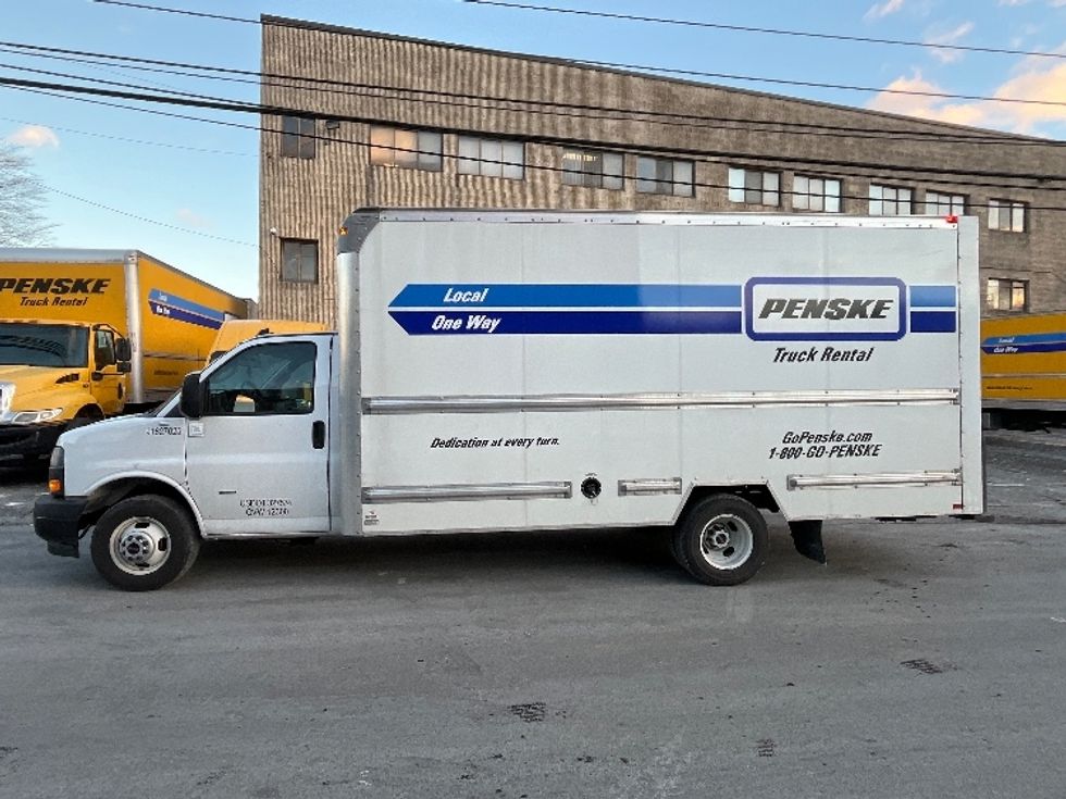 Light Duty Box Truck-Light and Medium Duty Trucks-GMC-2022-Savana G33903-Kearny-NJ-31,038\n\t\tmiles-$ 47,000 - Image 4