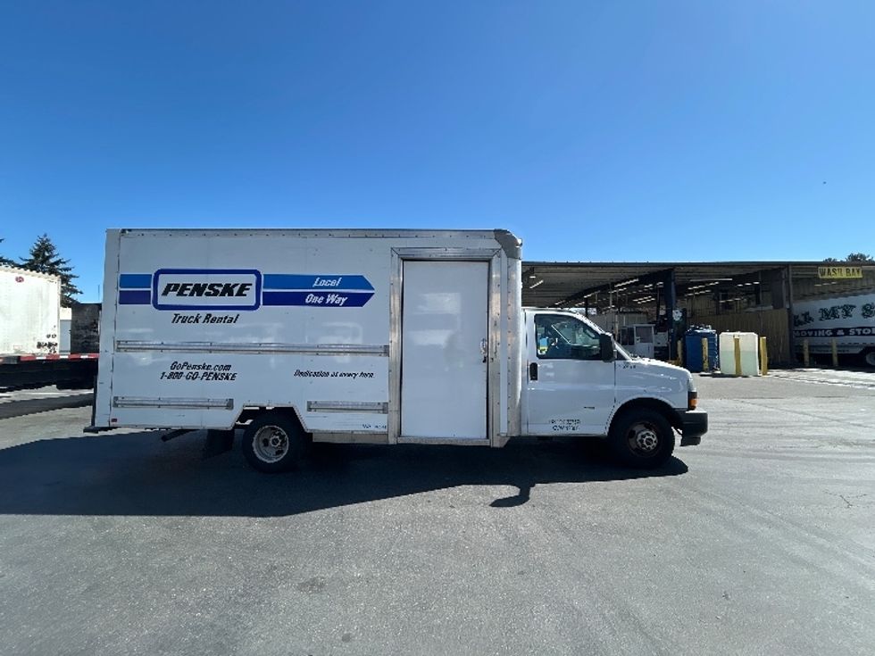 Light Duty Box Truck-Light and Medium Duty Trucks-GMC-2022-Savana G33903-Kent-WA-27,923\n\t\tmiles-$ 44,500 - Image 13