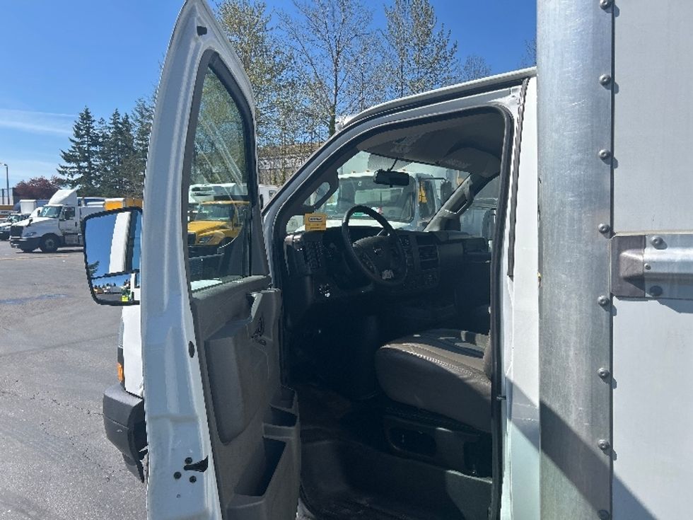 Light Duty Box Truck-Light and Medium Duty Trucks-GMC-2022-Savana G33903-Kent-WA-27,923\n\t\tmiles-$ 44,500 - Image 14