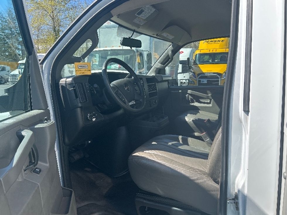 Light Duty Box Truck-Light and Medium Duty Trucks-GMC-2022-Savana G33903-Kent-WA-27,923\n\t\tmiles-$ 44,500 - Image 15