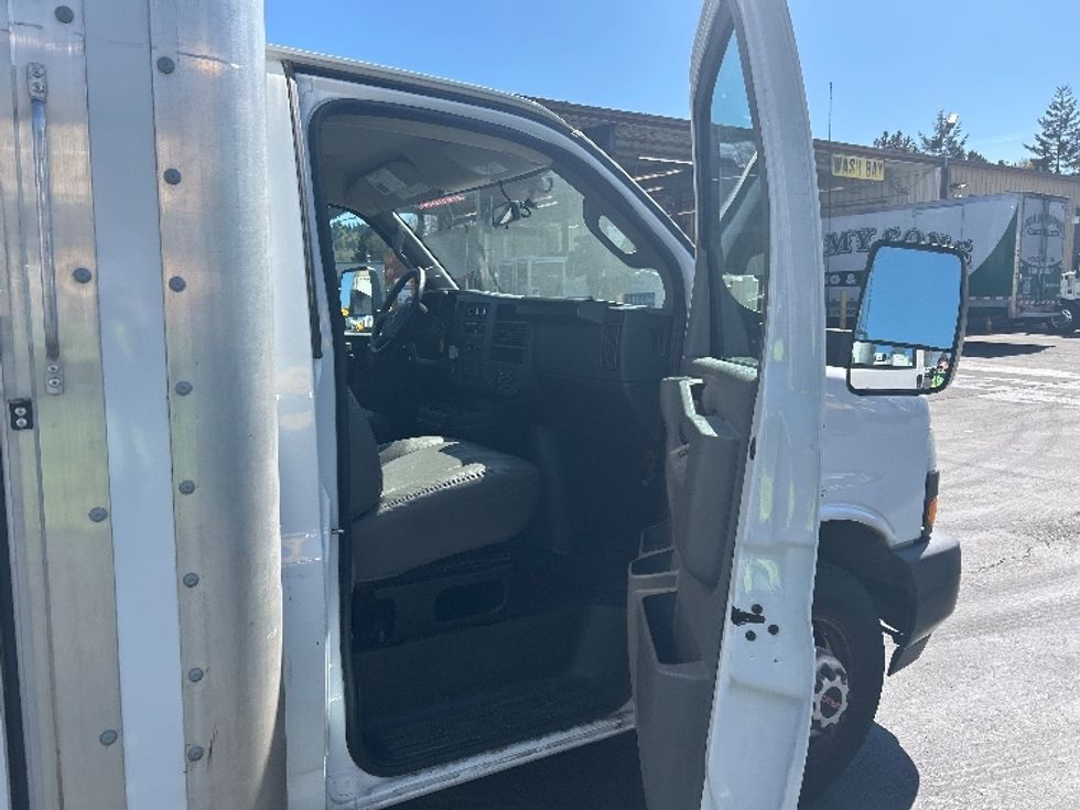 Light Duty Box Truck-Light and Medium Duty Trucks-GMC-2022-Savana G33903-Kent-WA-27,923\n\t\tmiles-$ 44,500 - Image 18