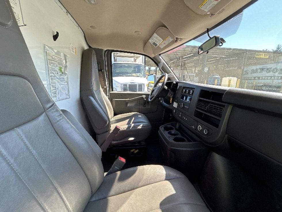Light Duty Box Truck-Light and Medium Duty Trucks-GMC-2022-Savana G33903-Kent-WA-27,923\n\t\tmiles-$ 44,500 - Image 20