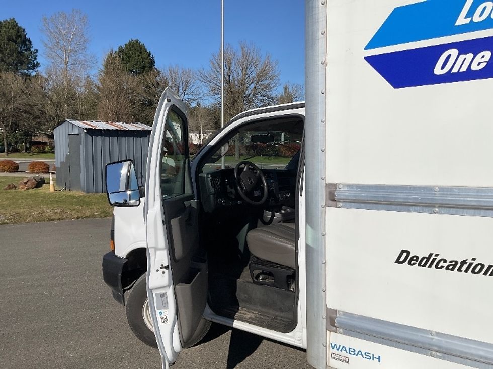 Light Duty Box Truck-Light and Medium Duty Trucks-GMC-2022-Savana G33903-Kent-WA-46,529\n\t\tmiles-$ 42,250 - Image 16