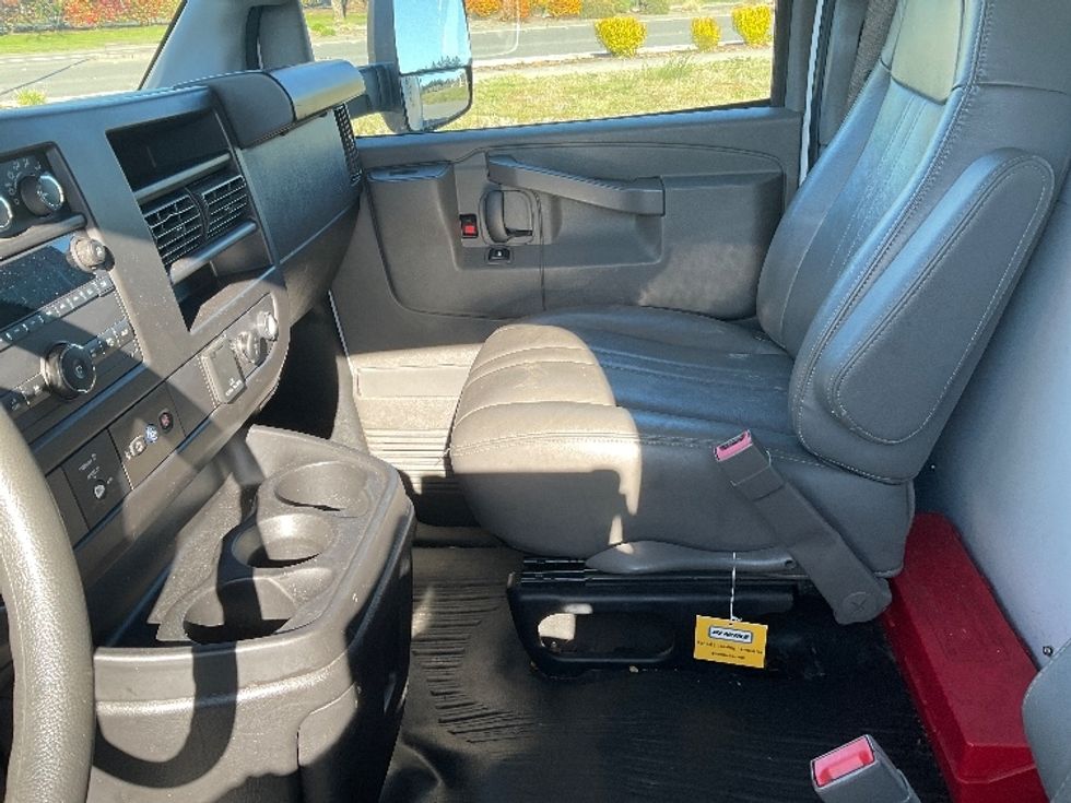 Light Duty Box Truck-Light and Medium Duty Trucks-GMC-2022-Savana G33903-Kent-WA-46,529\n\t\tmiles-$ 42,250 - Image 19