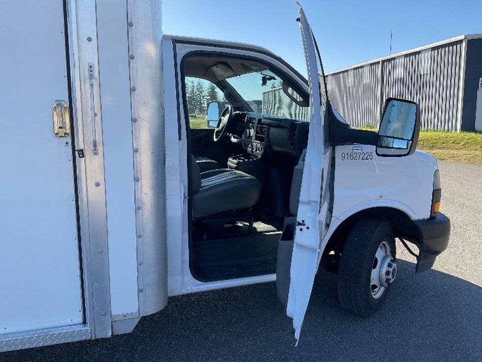 Light Duty Box Truck-Light and Medium Duty Trucks-GMC-2022-Savana G33903-Kent-WA-46,529\n\t\tmiles-$ 42,250 - Image 20