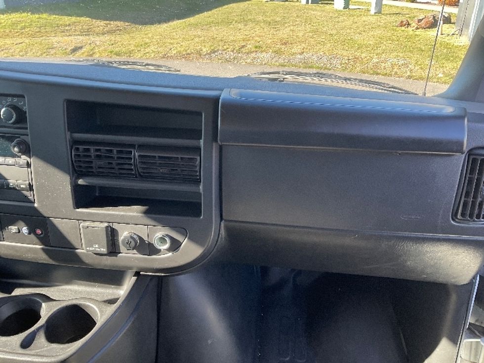 Light Duty Box Truck-Light and Medium Duty Trucks-GMC-2022-Savana G33903-Kent-WA-46,529\n\t\tmiles-$ 42,250 - Image 21