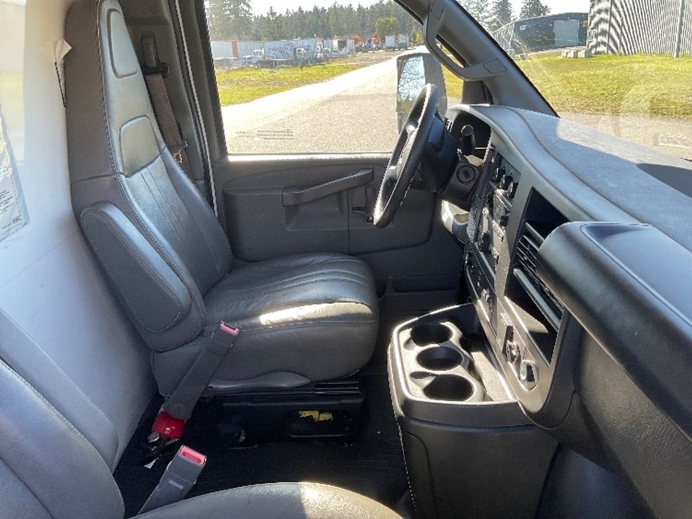 Light Duty Box Truck-Light and Medium Duty Trucks-GMC-2022-Savana G33903-Kent-WA-46,529\n\t\tmiles-$ 42,250 - Image 22