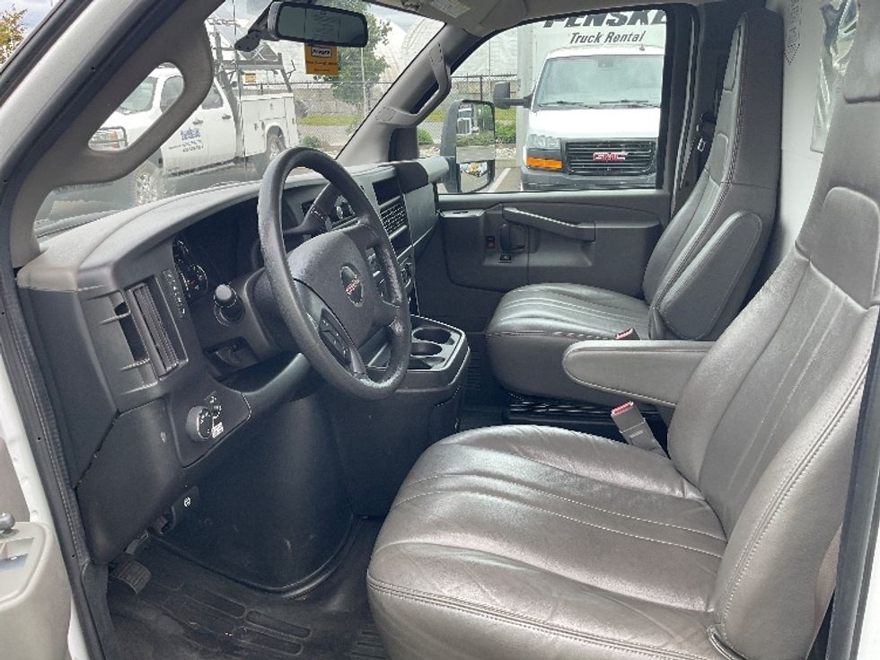 Light Duty Box Truck-Light and Medium Duty Trucks-GMC-2022-Savana G33903-Kent-WA-51,253\n\t\tmiles-$ 32,000 - Image 17