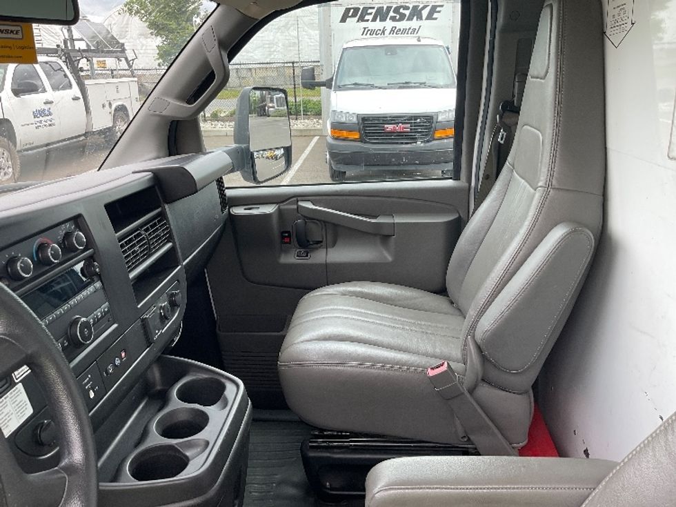 Light Duty Box Truck-Light and Medium Duty Trucks-GMC-2022-Savana G33903-Kent-WA-51,253\n\t\tmiles-$ 32,000 - Image 19