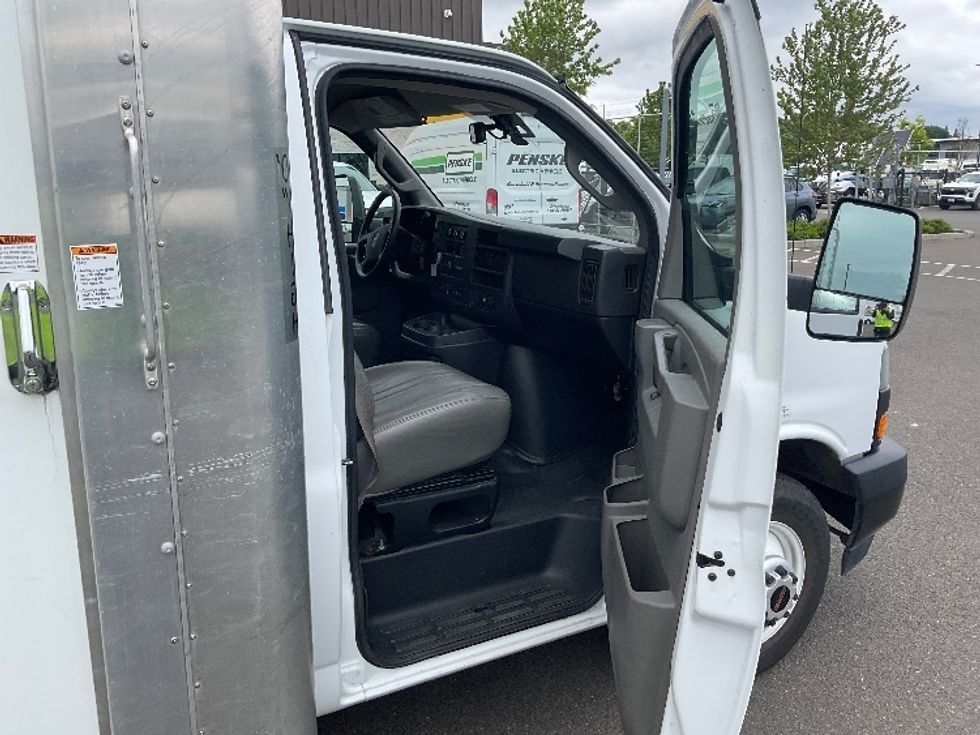 Light Duty Box Truck-Light and Medium Duty Trucks-GMC-2022-Savana G33903-Kent-WA-51,253\n\t\tmiles-$ 32,000 - Image 20