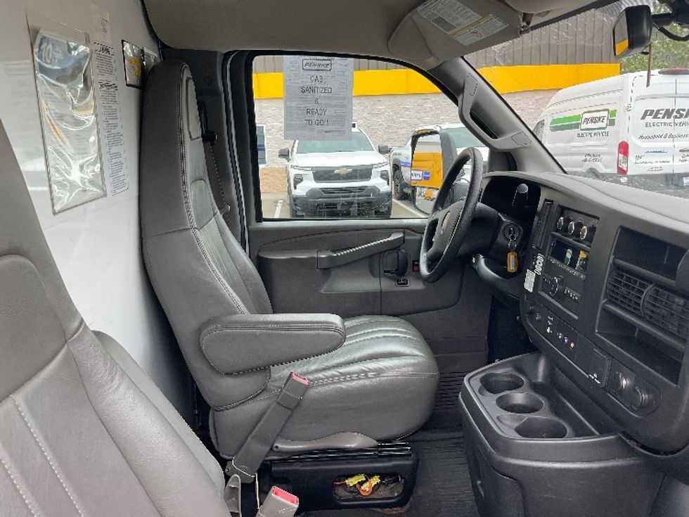 Light Duty Box Truck-Light and Medium Duty Trucks-GMC-2022-Savana G33903-Kent-WA-51,253\n\t\tmiles-$ 32,000 - Image 22