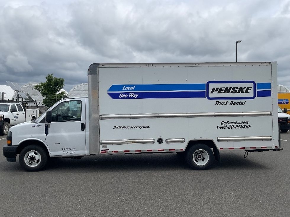 Light Duty Box Truck-Light and Medium Duty Trucks-GMC-2022-Savana G33903-Kent-WA-51,253\n\t\tmiles-$ 32,000 - Image 4