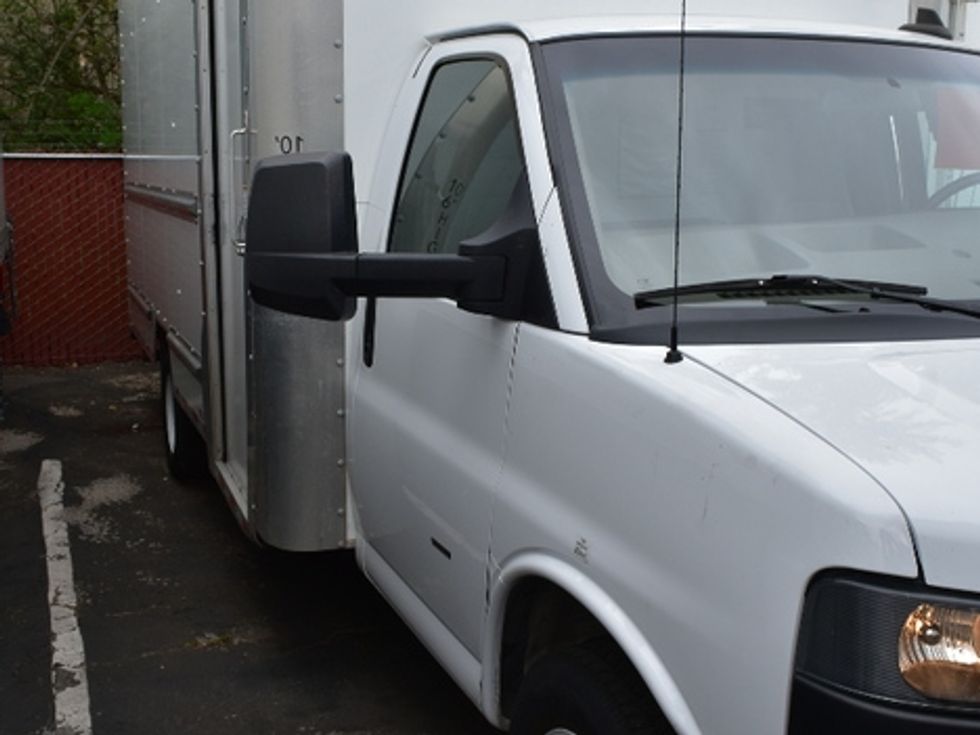 Light Duty Box Truck-Light and Medium Duty Trucks-GMC-2022-Savana G33903-Kent-WA-51,661\n\t\tmiles-$ 34,000 - Image 2