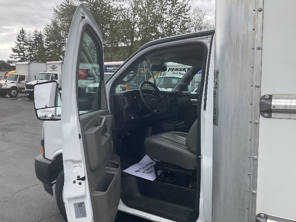 Light Duty Box Truck-Light and Medium Duty Trucks-GMC-2022-Savana G33903-Kent-WA-64,570\n\t\tmiles-$ 33,000 - Image 16