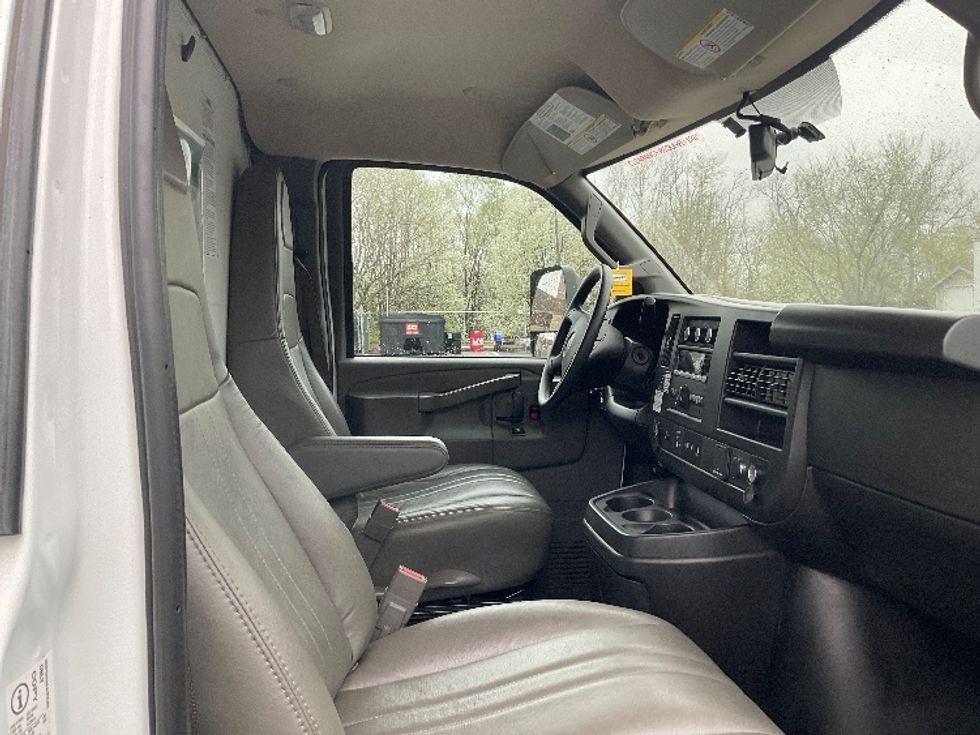 Light Duty Box Truck-Light and Medium Duty Trucks-GMC-2022-Savana G33903-King Of Prussia-PA-20,651\n\t\tmiles-$ 43,500 - Image 22