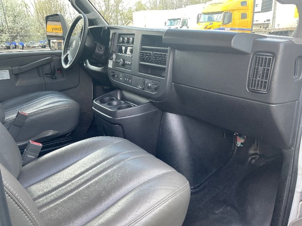 Light Duty Box Truck-Light and Medium Duty Trucks-GMC-2022-Savana G33903-King Of Prussia-PA-29,072\n\t\tmiles-$ 42,500 - Image 21