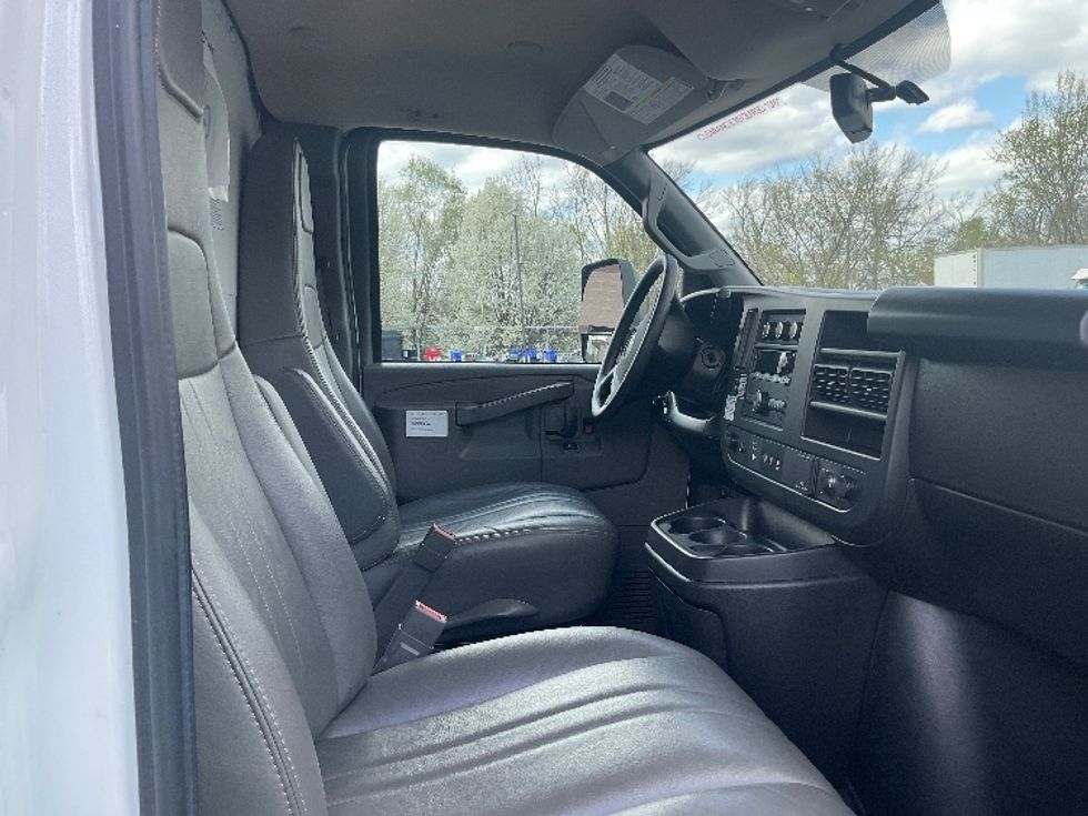 Light Duty Box Truck-Light and Medium Duty Trucks-GMC-2022-Savana G33903-King Of Prussia-PA-29,072\n\t\tmiles-$ 42,500 - Image 22