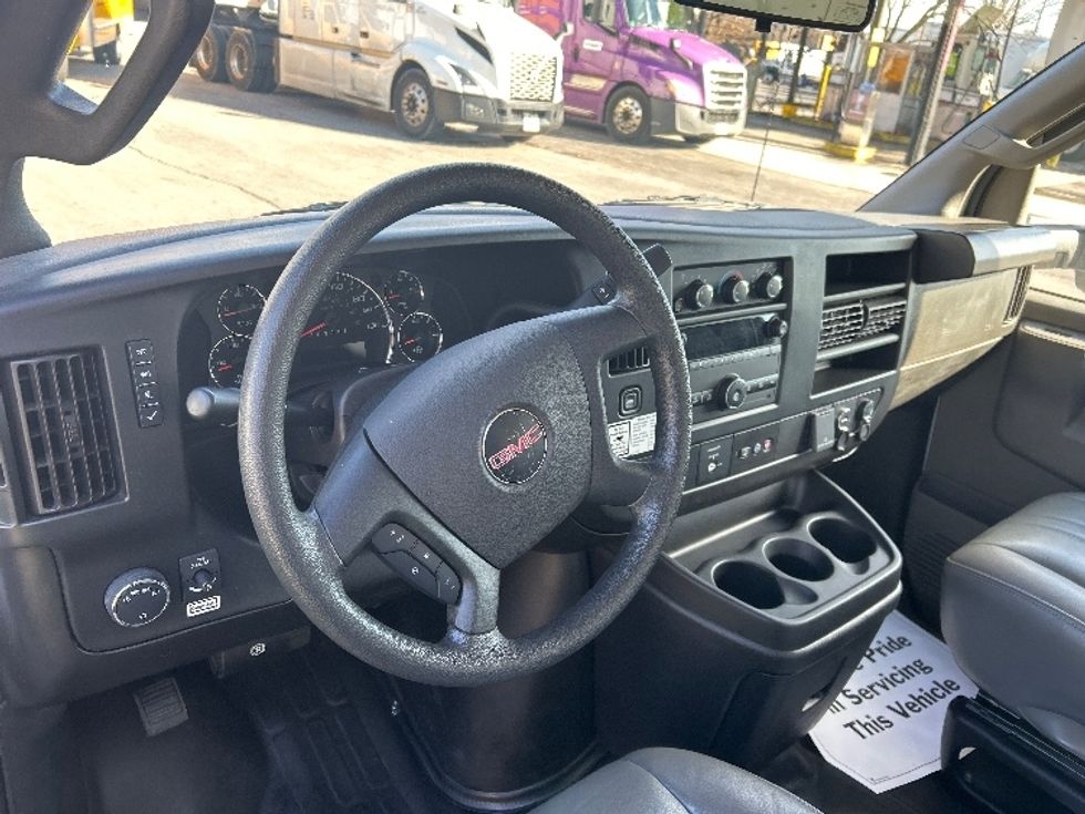 Light Duty Box Truck-Light and Medium Duty Trucks-GMC-2022-Savana G33903-Knoxville-TN-24,180\n\t\tmiles-$ 51,500 - Image 16