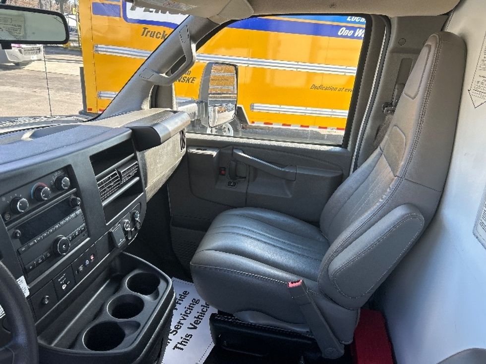 Light Duty Box Truck-Light and Medium Duty Trucks-GMC-2022-Savana G33903-Knoxville-TN-24,180\n\t\tmiles-$ 51,500 - Image 18