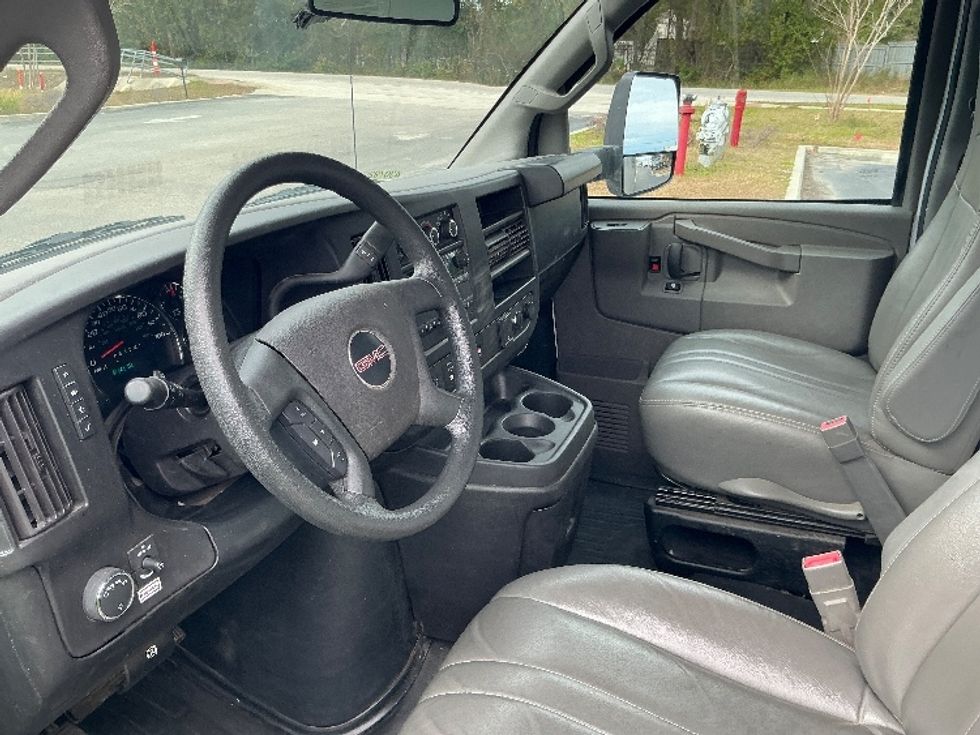 Light Duty Box Truck-Light and Medium Duty Trucks-GMC-2022-Savana G33903-Knoxville-TN-48,028\n\t\tmiles-$ 45,500 - Image 14