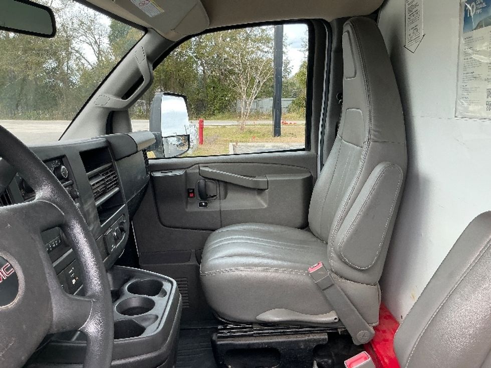 Light Duty Box Truck-Light and Medium Duty Trucks-GMC-2022-Savana G33903-Knoxville-TN-48,028\n\t\tmiles-$ 45,500 - Image 16