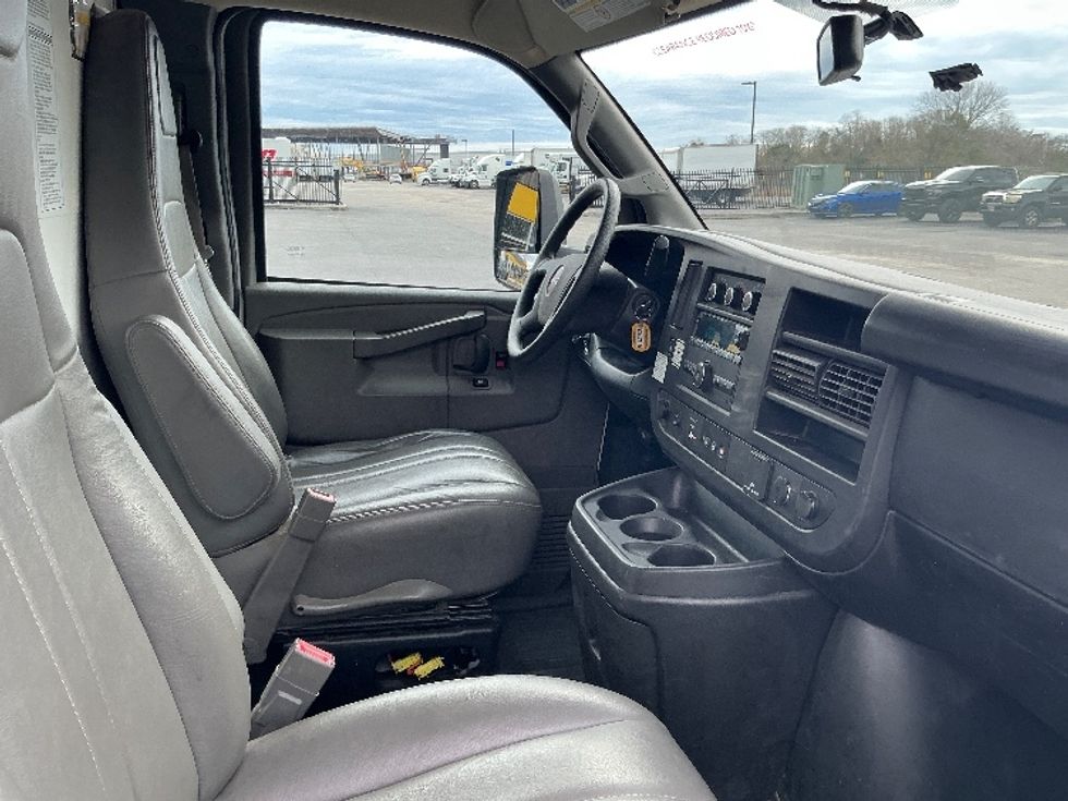 Light Duty Box Truck-Light and Medium Duty Trucks-GMC-2022-Savana G33903-Knoxville-TN-48,028\n\t\tmiles-$ 45,500 - Image 19