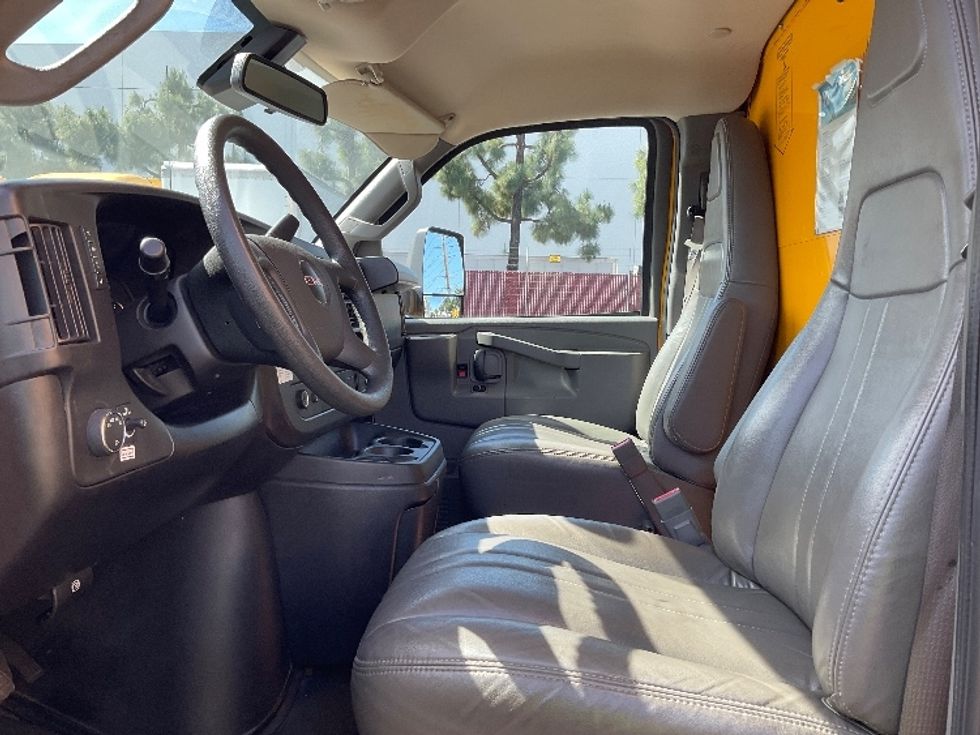 Light Duty Box Truck-Light and Medium Duty Trucks-GMC-2022-Savana G33903-La Mirada-CA-103,865\n\t\tmiles-$ 29,000 - Image 19