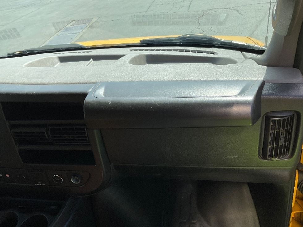 Light Duty Box Truck-Light and Medium Duty Trucks-GMC-2022-Savana G33903-La Mirada-CA-103,865\n\t\tmiles-$ 29,000 - Image 21