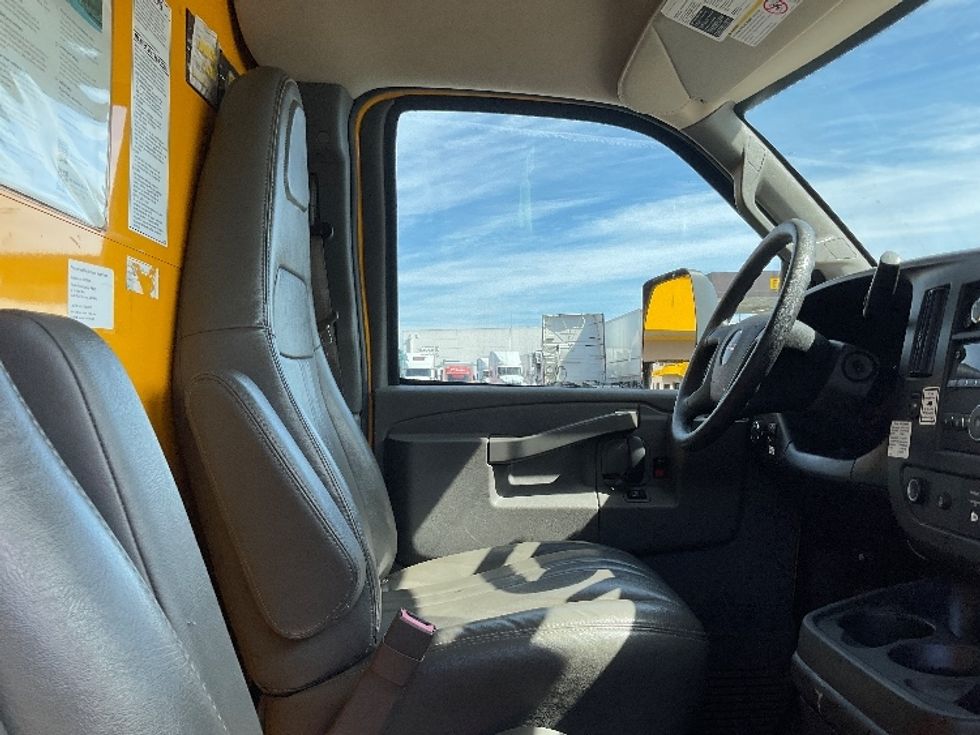 Light Duty Box Truck-Light and Medium Duty Trucks-GMC-2022-Savana G33903-La Mirada-CA-103,865\n\t\tmiles-$ 29,000 - Image 22