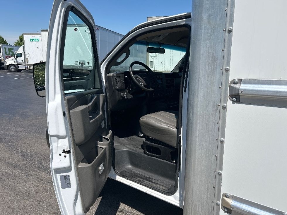 Light Duty Box Truck-Light and Medium Duty Trucks-GMC-2022-Savana G33903-La Porte-IN-104,888\n\t\tmiles-$ 30,000 - Image 16