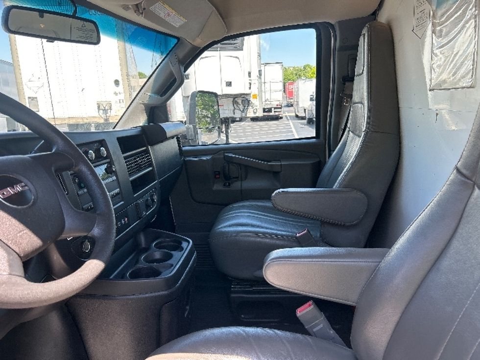 Light Duty Box Truck-Light and Medium Duty Trucks-GMC-2022-Savana G33903-La Porte-IN-104,888\n\t\tmiles-$ 30,000 - Image 19
