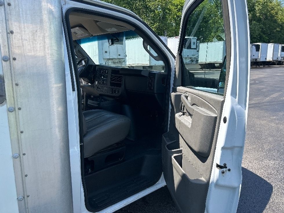 Light Duty Box Truck-Light and Medium Duty Trucks-GMC-2022-Savana G33903-La Porte-IN-104,888\n\t\tmiles-$ 30,000 - Image 20