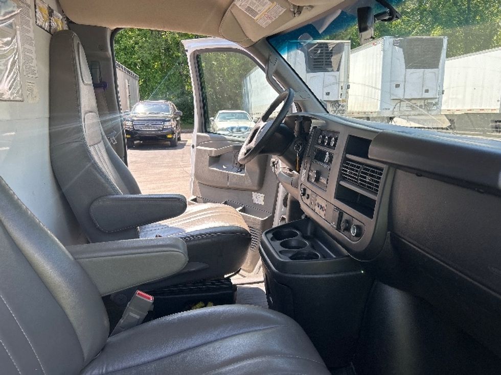 Light Duty Box Truck-Light and Medium Duty Trucks-GMC-2022-Savana G33903-La Porte-IN-104,888\n\t\tmiles-$ 30,000 - Image 22