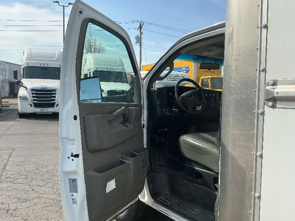 Light Duty Box Truck-Light and Medium Duty Trucks-GMC-2022-Savana G33903-La Porte-IN-71,802\n\t\tmiles-$ 37,250 - Image 16