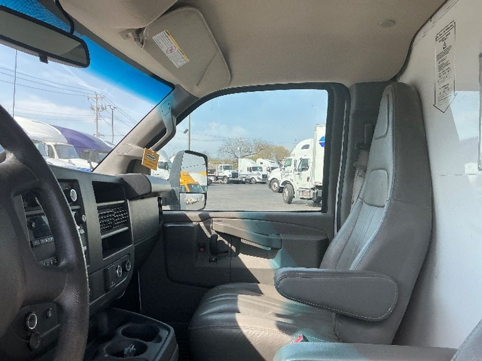 Light Duty Box Truck-Light and Medium Duty Trucks-GMC-2022-Savana G33903-La Porte-IN-71,802\n\t\tmiles-$ 37,250 - Image 19