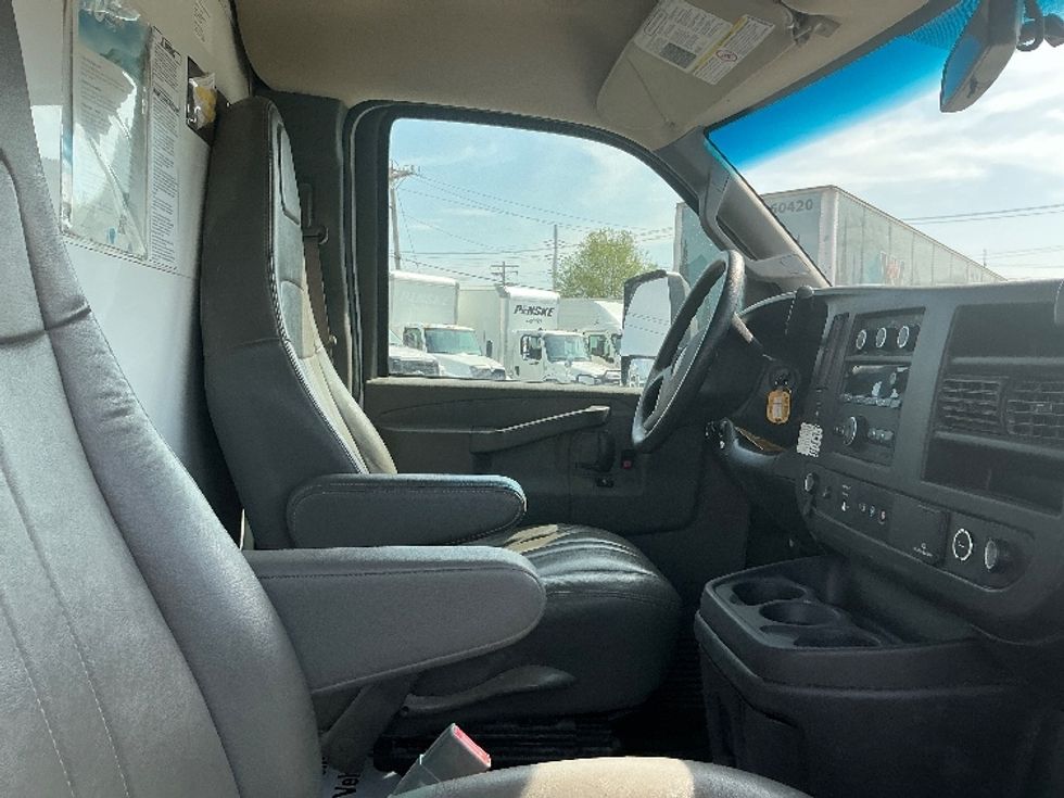 Light Duty Box Truck-Light and Medium Duty Trucks-GMC-2022-Savana G33903-La Porte-IN-71,802\n\t\tmiles-$ 37,250 - Image 22