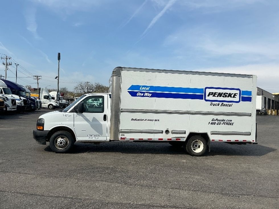 Light Duty Box Truck-Light and Medium Duty Trucks-GMC-2022-Savana G33903-La Porte-IN-71,802\n\t\tmiles-$ 37,250 - Image 4