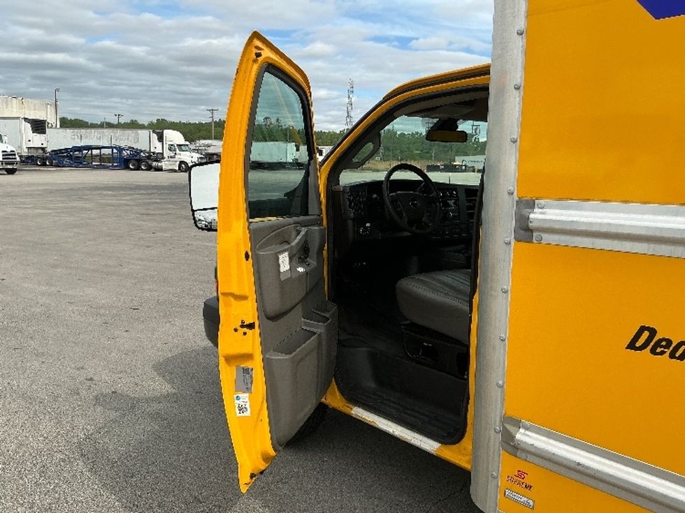 Light Duty Box Truck-Light and Medium Duty Trucks-GMC-2022-Savana G33903-La Porte-IN-82,526\n\t\tmiles-$ 28,000 - Image 16