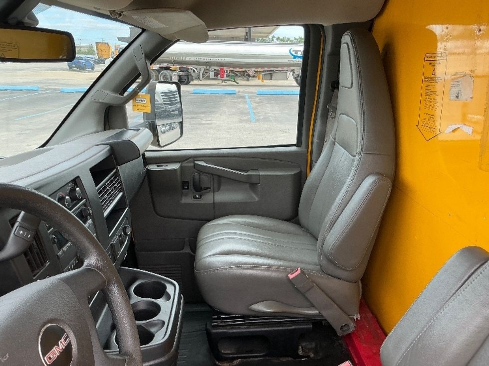 Light Duty Box Truck-Light and Medium Duty Trucks-GMC-2022-Savana G33903-La Porte-IN-82,526\n\t\tmiles-$ 28,000 - Image 19