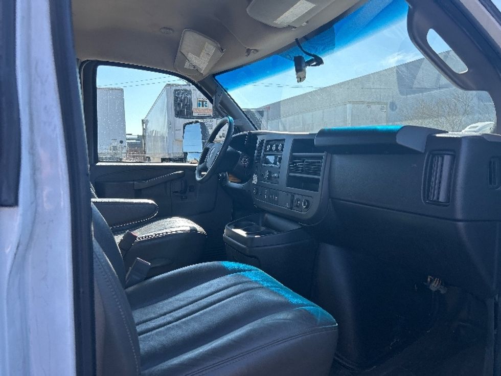 Light Duty Box Truck-Light and Medium Duty Trucks-GMC-2022-Savana G33903-La Porte-IN-85,949\n\t\tmiles-$ 36,500 - Image 22