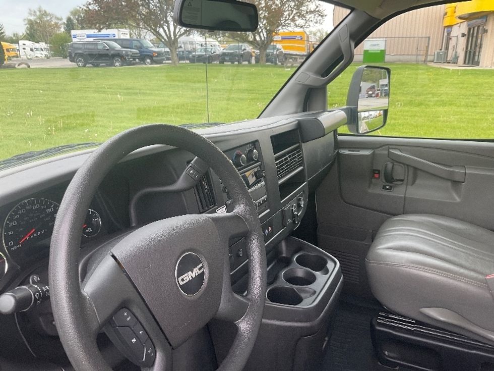 Light Duty Box Truck-Light and Medium Duty Trucks-GMC-2022-Savana G33903-La Porte-IN-92,795\n\t\tmiles-$ 30,250 - Image 17