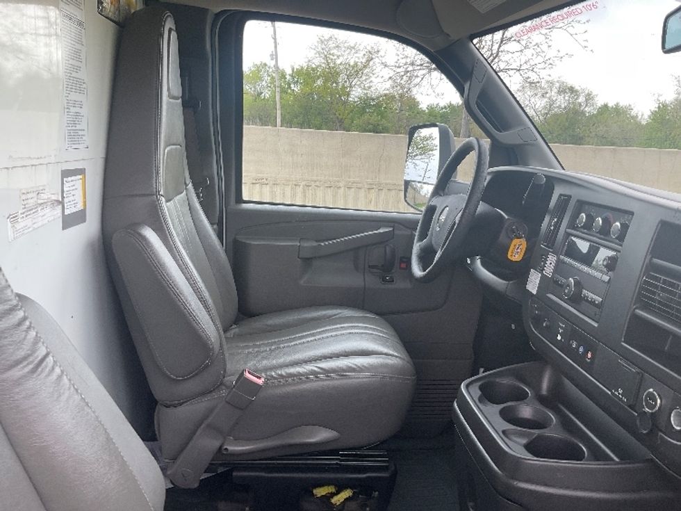 Light Duty Box Truck-Light and Medium Duty Trucks-GMC-2022-Savana G33903-La Porte-IN-92,795\n\t\tmiles-$ 30,250 - Image 22