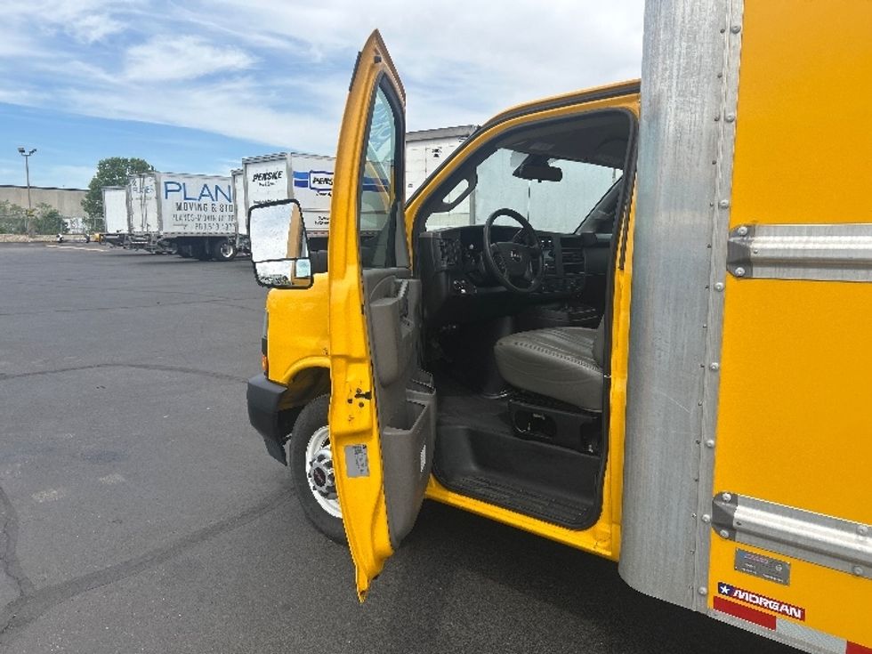 Light Duty Box Truck-Light and Medium Duty Trucks-GMC-2022-Savana G33903-La Porte-IN-99,691\n\t\tmiles-$ 27,500 - Image 15